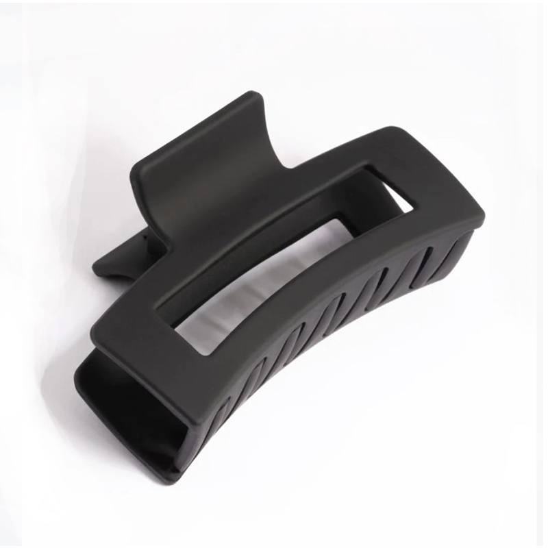 Mikä tekee hiuskynsistä pakollisen asusteen moderneihin kampauksiin?